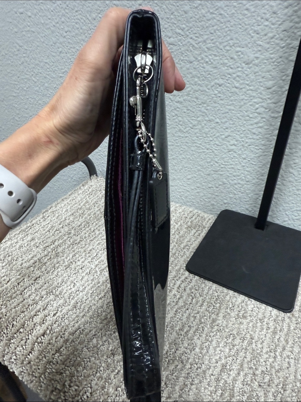 Coach Vintage Poppy Black Patent Leather Zip XL Wristlet with Logo Plaque-EUC - Picture 5 of 11